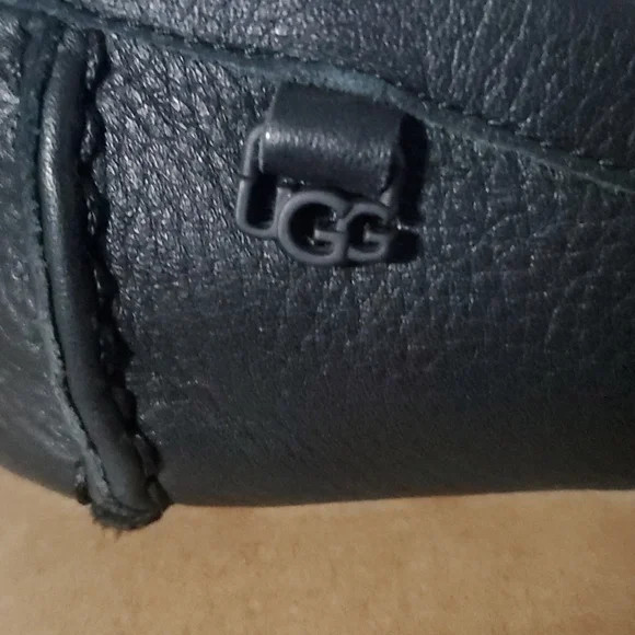 UGG Loafer - Picture 4 of 6